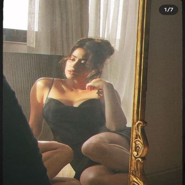 Janhvi kapoor,Janhvi Kapoor in bikini, janhvi kapoor in front of mirror, Janhvi Kapoor in black biki