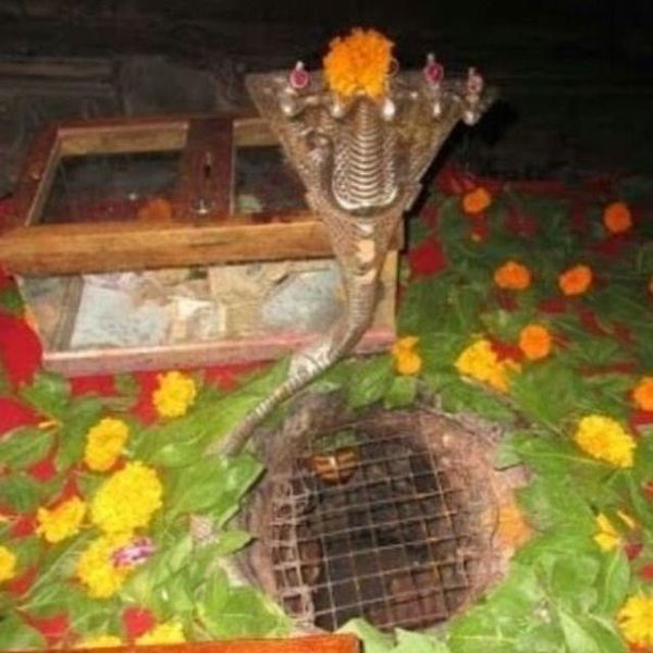  Achaleshwar Mahadev Temple