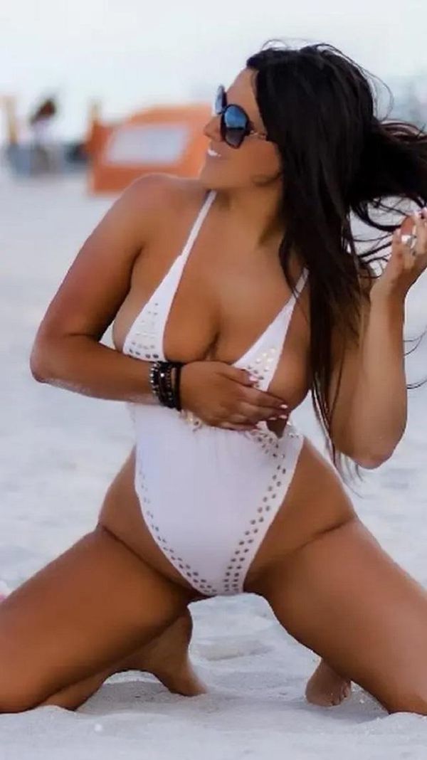 referee Claudia photos