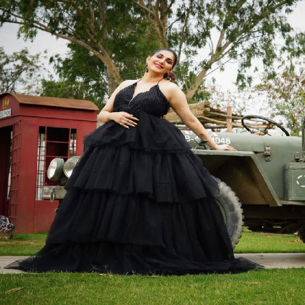 sapna chaudhary, sapna chaudhary desi look, sapna chaudhary suit design, sapna lehenga design