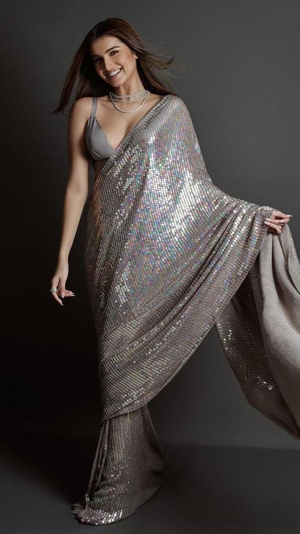 tara in Sequin Saree