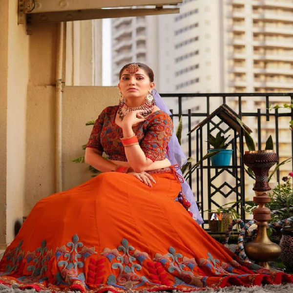 sapna chaudhary, sapna chaudhary desi look, sapna chaudhary suit design, sapna lehenga design