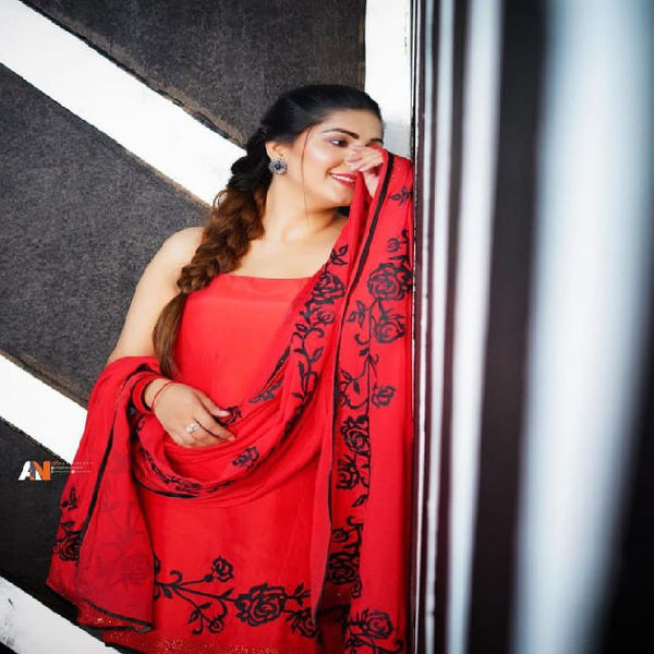  sapna chaudhary, sapna chaudhary desi look, sapna chaudhary suit design, sapna lehenga design