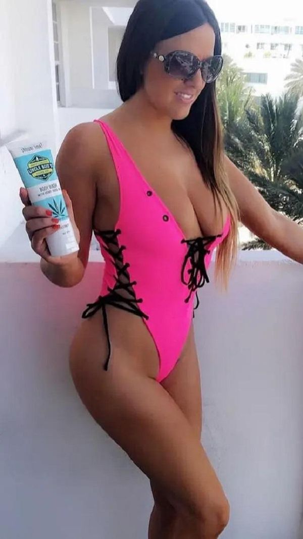 World's sexiest football referee Claudia