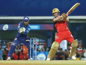 Mumbai Indians vs Royal Challengers Bangalore Live Score
