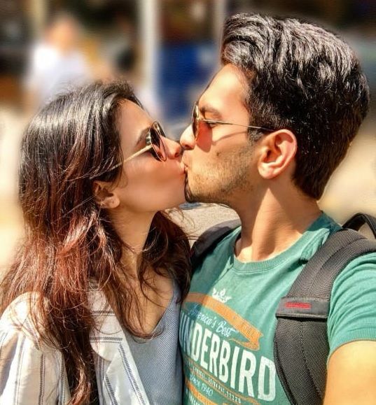 Aditya Narayan Kiss Day photo