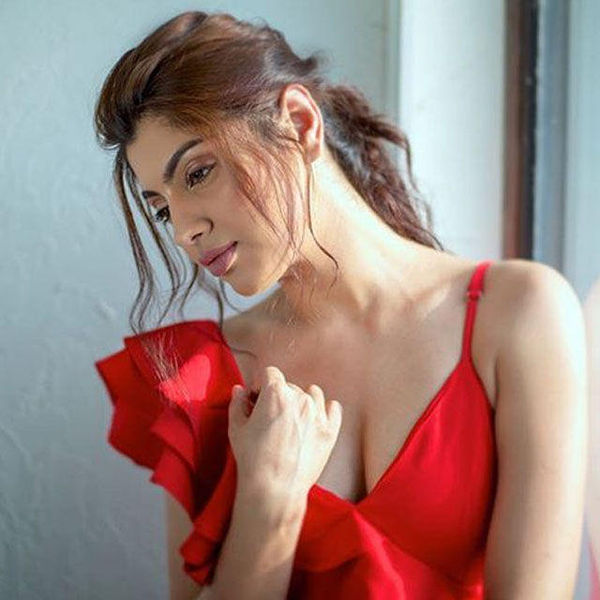 Akanksha Puri, Akanksha Puri Films, Akanksha Puri Facts, Bigg Boss 13 Fame Paras Chhabra, paras chha