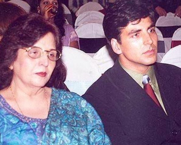 Akshay Kumar with mother Aruna Bhatia