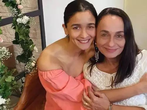 Alia Bhatt with mother Soni Razdan