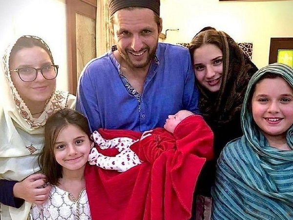Shahid Afridi daughter Aqsa Afridi photos