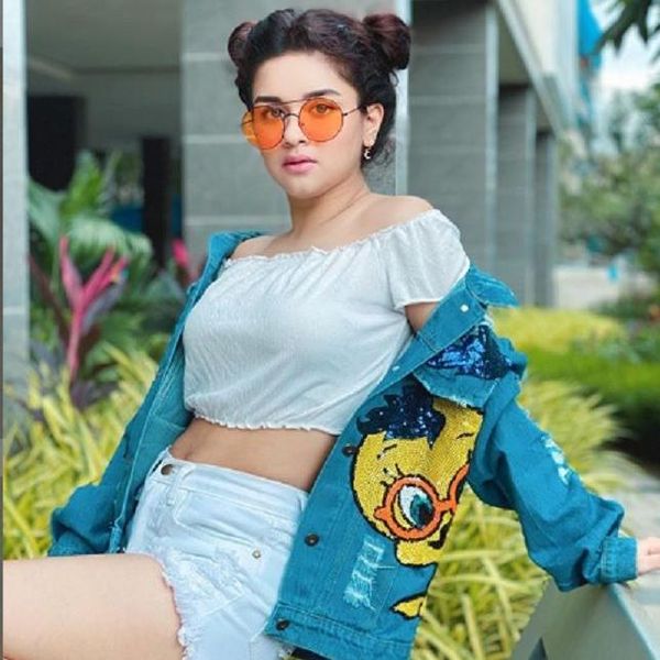 TV actress Avneet Kaur Image