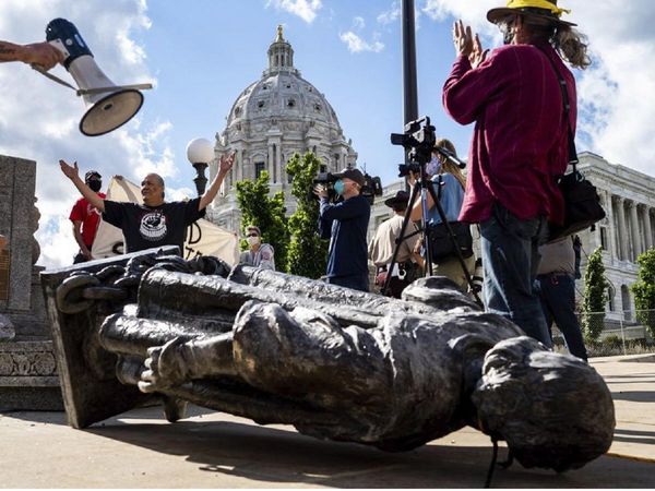 जॉर्ज फ्लॉयड की मौत के बाद निशाने पर 'दासता के प्रतीक'