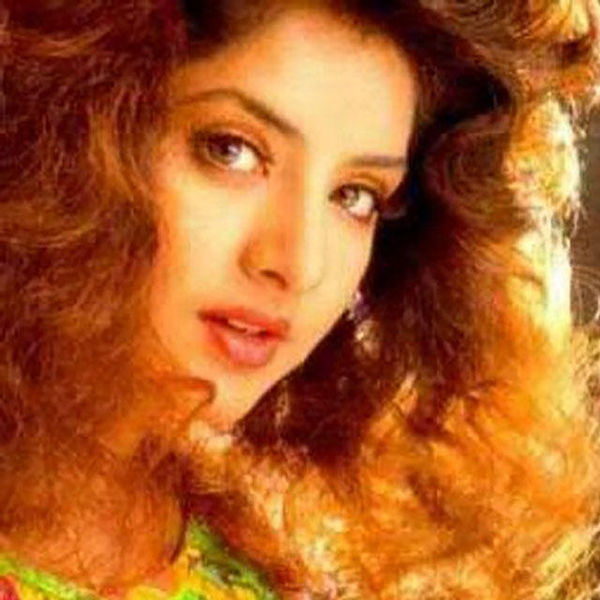 Divya Bharti Death Anniversary When Rare Things Happens With Sridevi In Ladla Film Sets मौत के