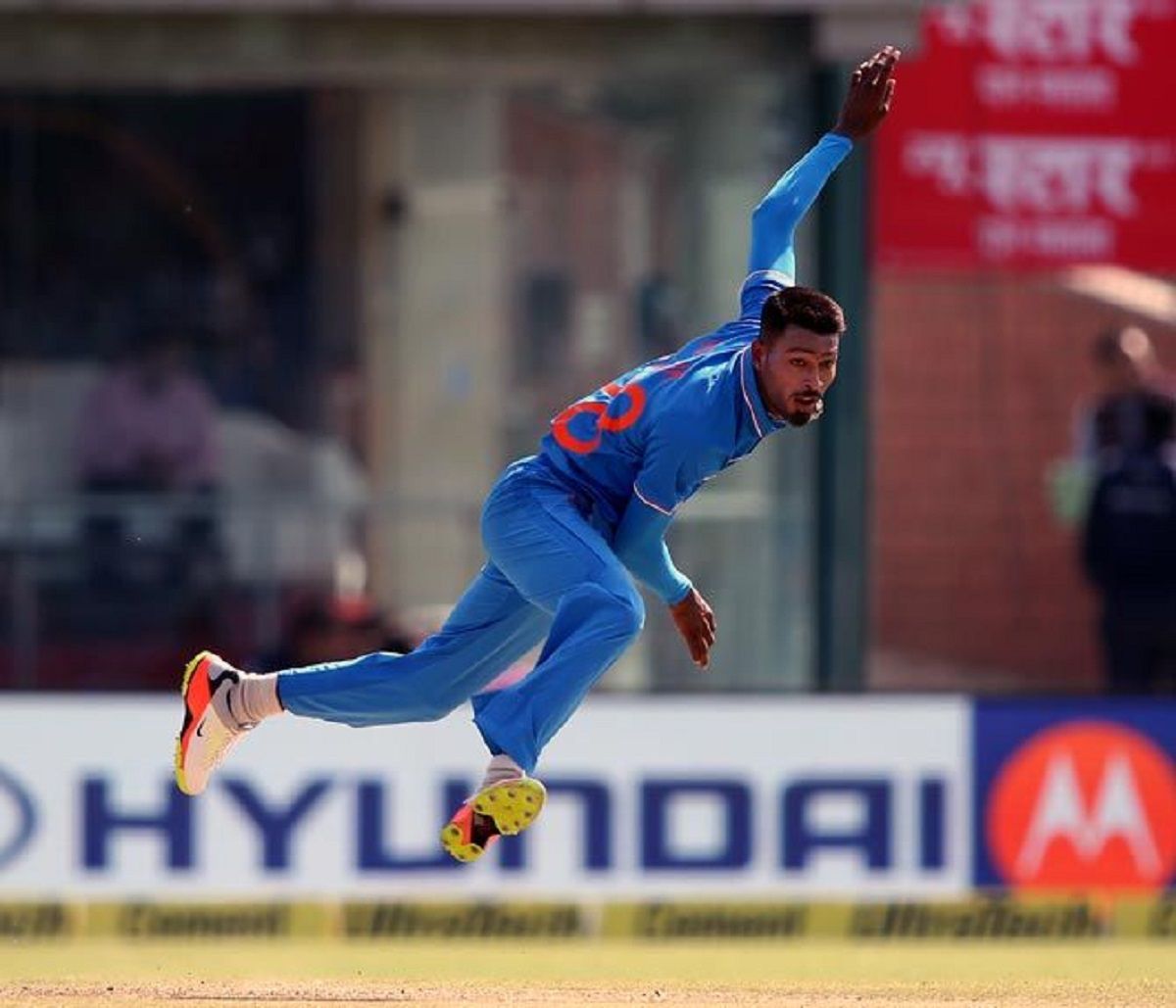 Hardik Pandya bowling