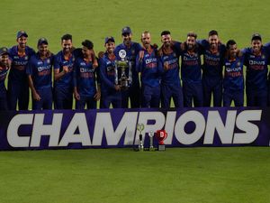 भारत और वेस्‍टइंडीज के बीच तीसरे वनडे के लाइव अपडेट्स जानें यहां