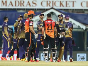 Sunrisers Hyderabad vs Kolkata Knight Riders Live Score