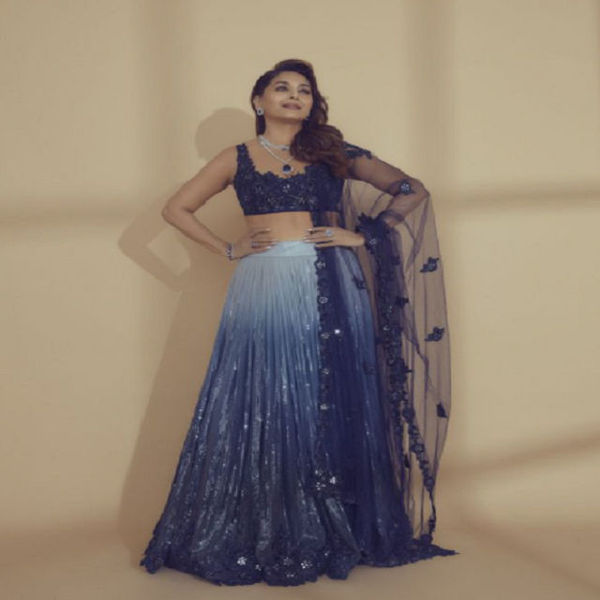 खूबसूरत लहंगे में नजर आई माधुरी