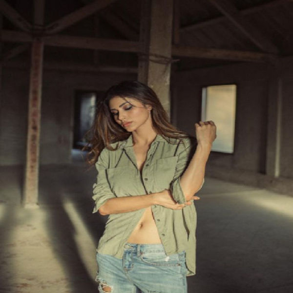 मौनी रॉय का यह लुक फैंस को खूब पसंद आया था