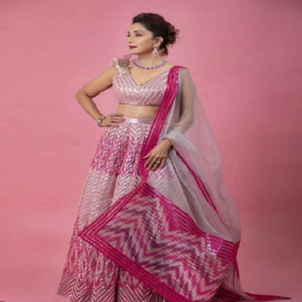 माधुरी की पिक्स हुई वायरल