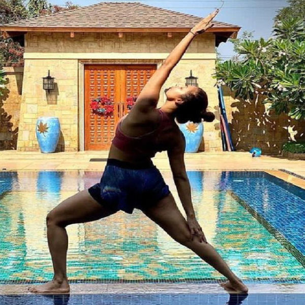 मलाइका के इस योग आसन को देखकर फैंस ने उनकी खूब तारीफ की