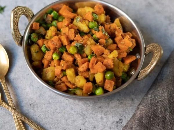  फ्राई आलू-मटर की सब्जी 