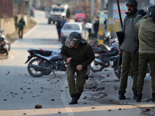  CAA के खिलाफ दिल्ली में हिंसक हुआ प्रदर्शन