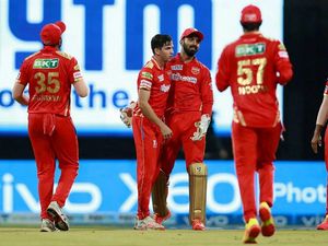 Rajasthan Royals vs Punjab Kings Live Score