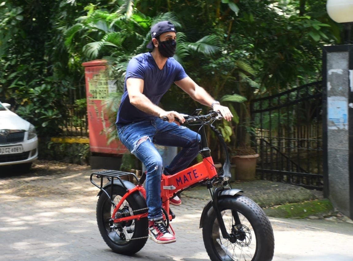 Ranbir kapoor red cycle