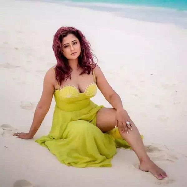 Rashami Desai photos