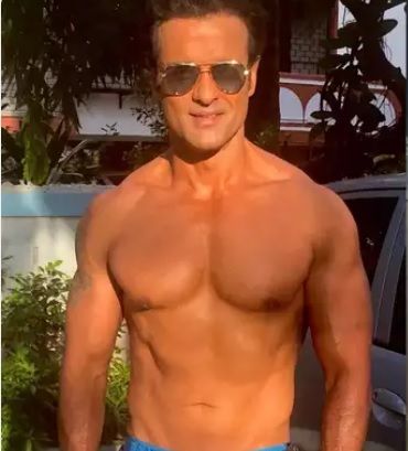 Rohit Roy Abs