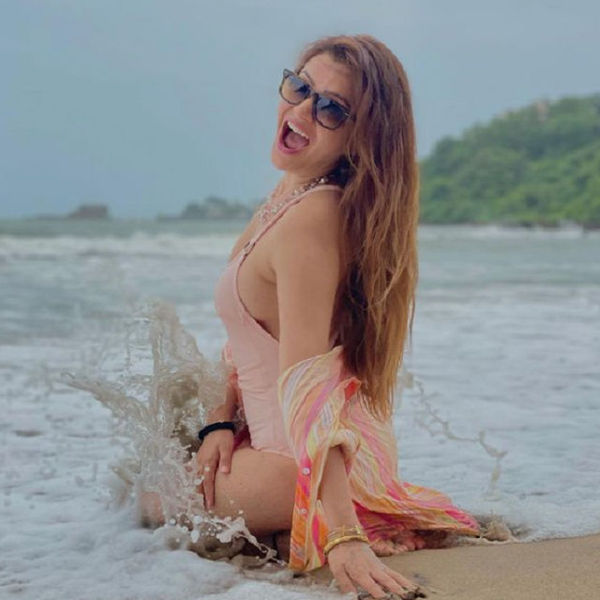 फैंस को खूब पसंद आई रूबीना की बिकिनी वाली फोटोज