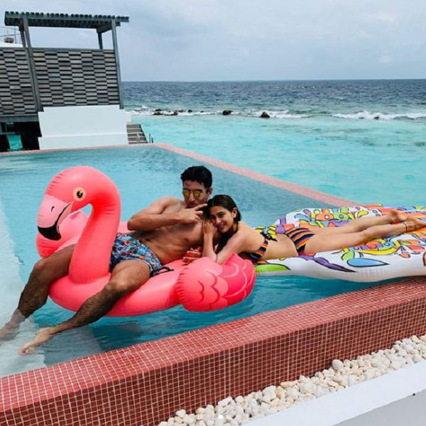 भाई के साथ मस्ती करती दिखी सारा