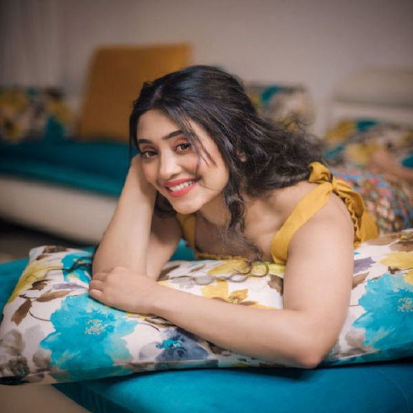 शिवांगी की खूबसूरती के लाखों लोग दीवाने हैं