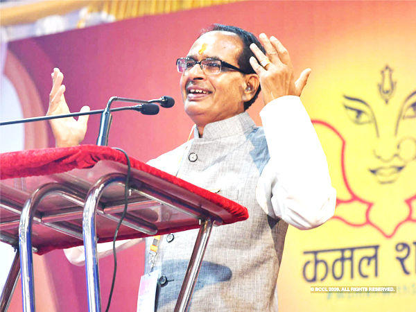 MP by-election result 2020 : मध्यप्रदेश में बीजेपी को 19 सीटें तो कांग्रेस को 8, नहीं जीत पाईं इमरती देवी