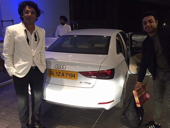 Sunil Grover Car