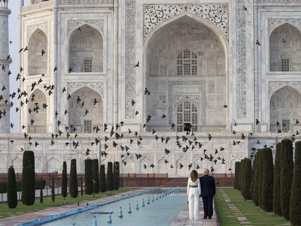  अमेरिकी राष्ट्रपति ट्रंप और मेलानिया ने किया ताज का दीदार