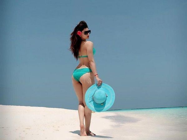 Urvashi Rautela Hot Photos