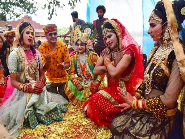 Holi 2022 Holi Played With Flowers in Dwarkadhish Temple Watch Photos