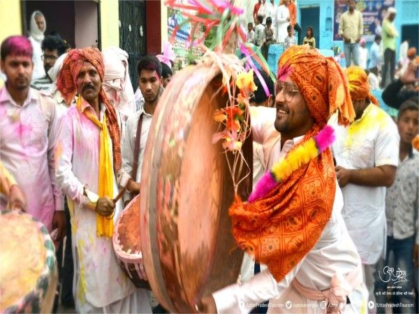 Holi 2022 Holi Played With Flowers in Dwarkadhish Temple Watch Photos