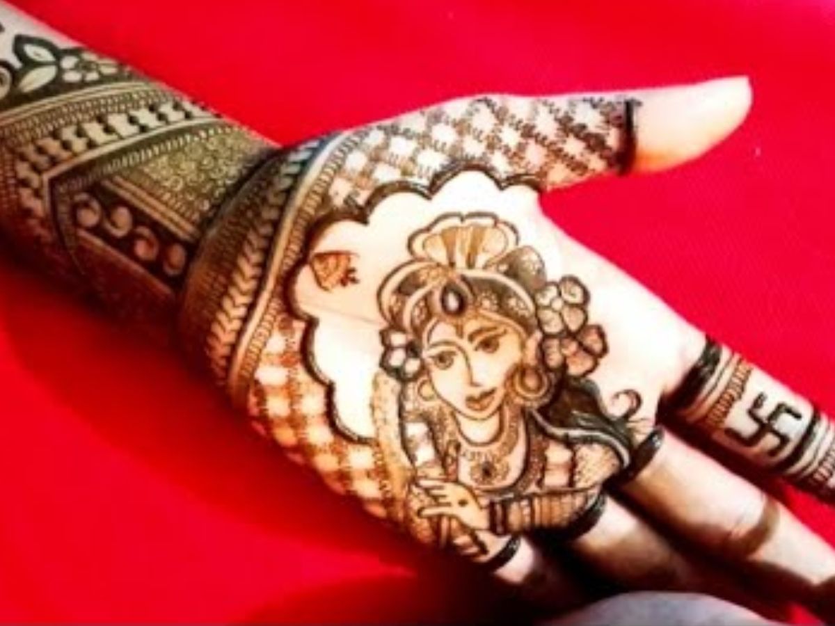 Radhe Krishna🙏❤ Bhoomi's mehndi#radhekrishna💕🌹🌷🙏 Ib @harins_mehndi . .  #hennatattoo #hennatattoos #hennainspiration #h... | Instagram