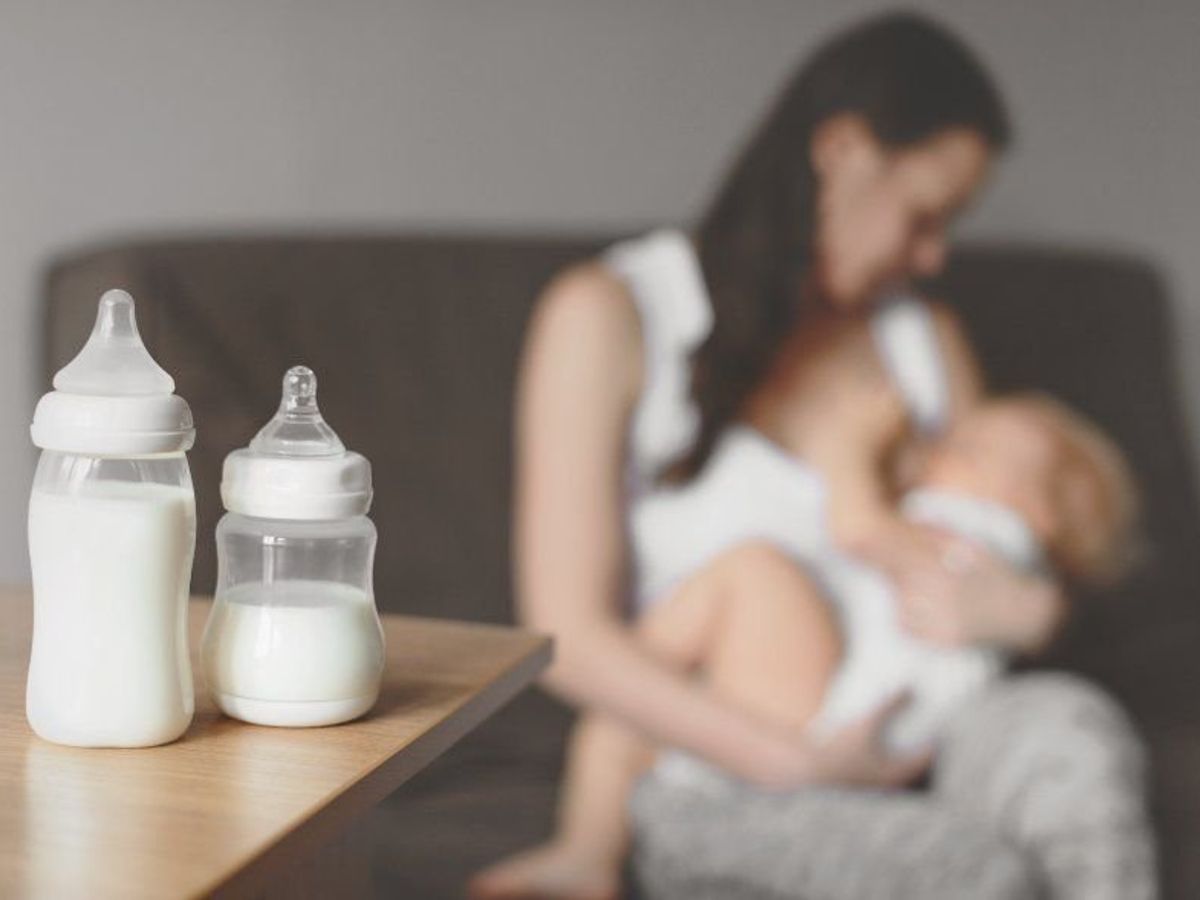 ब्रेस्टफीडिंग की आदत आसानी से छुड़वाने के लिए आजमाएं ये टिप्स, Pregnancy  and Parenting Tips How to stop breast feeding | Health Tips in Hindi