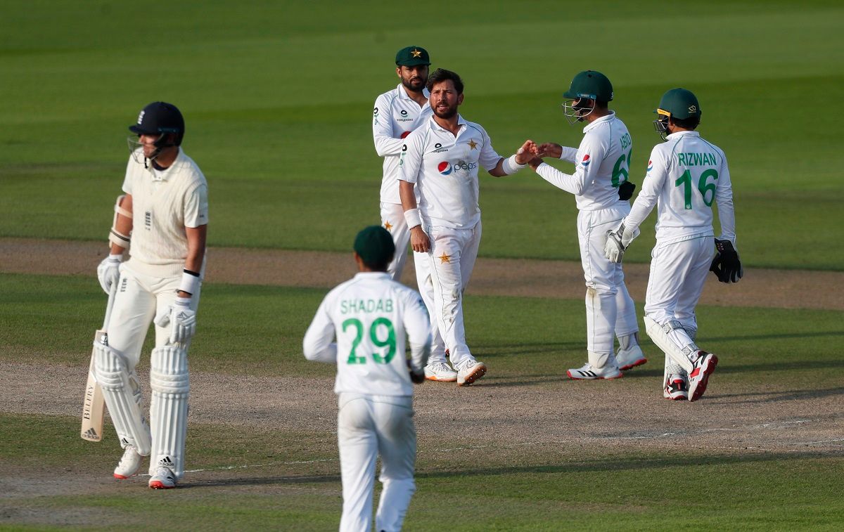 Stuart Broad and Yasir Shah sledging