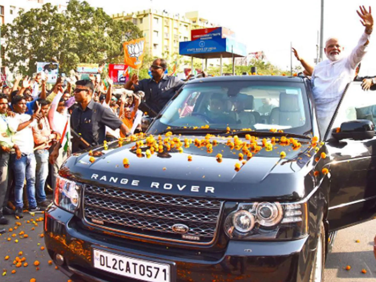 PM Modi in car