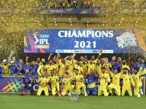 IPL 2021 Final, CSK vs KKR Live Score: सीएसके-केकेआर के बीच फाइनल मैच के अपडेट्स जानें यहां