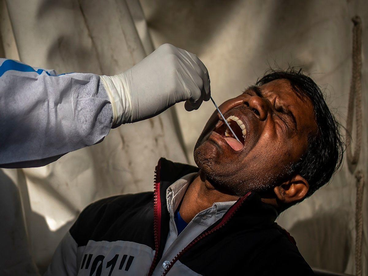 Covid Cases: बेहद तेज गति से बढ़ रहे कोरोना केस, महाराष्ट्र में 5300 तो दिल्ली में 1300 से ज्यादा नए केस