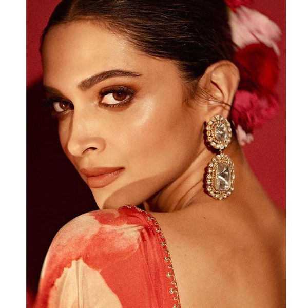 deepika padukone red saree online
