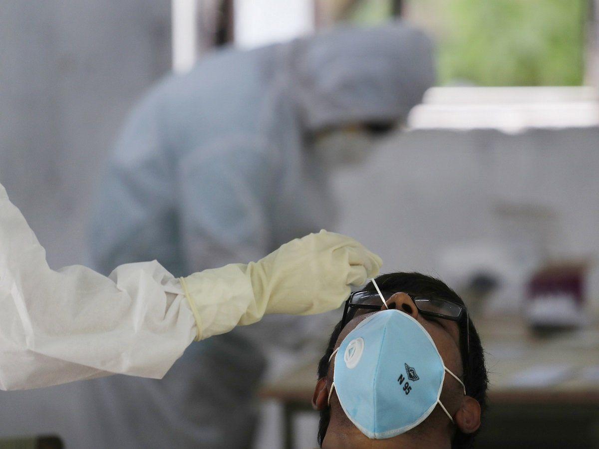 Coronavirus News Updates: महाराष्ट्र में कोरोना के 5537 नए केस, 8053 मौतें, दिल्ली में 2442 नए केस, 2803 मौतें