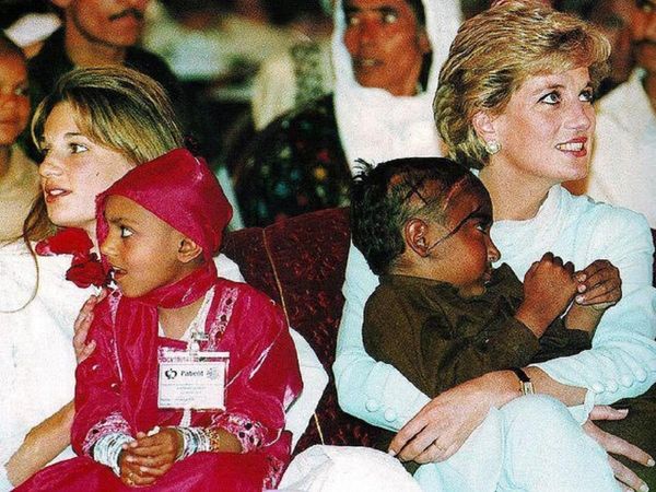 Lady Diana during Pakistan visit