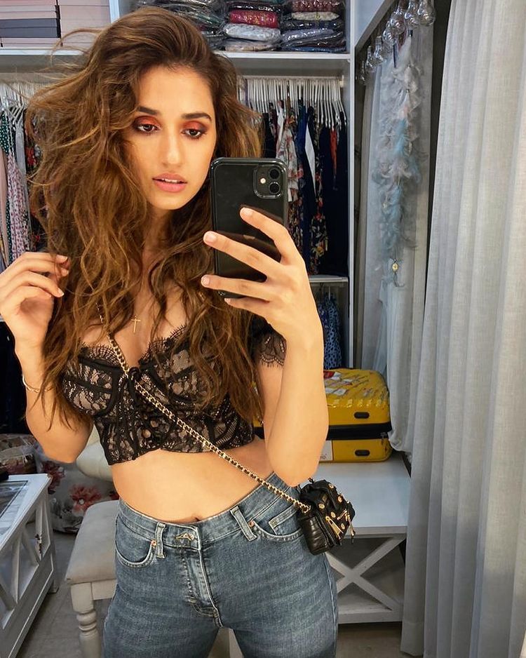 Disha Patani style statement, Disha Patani open hair looks, Disha Patani hit looks, Disha Patani photos, Disha Patani movies, द‍िशा पाटनी का स्‍टाइल, द‍िशा पाटनी के हेयर स्‍टाइल