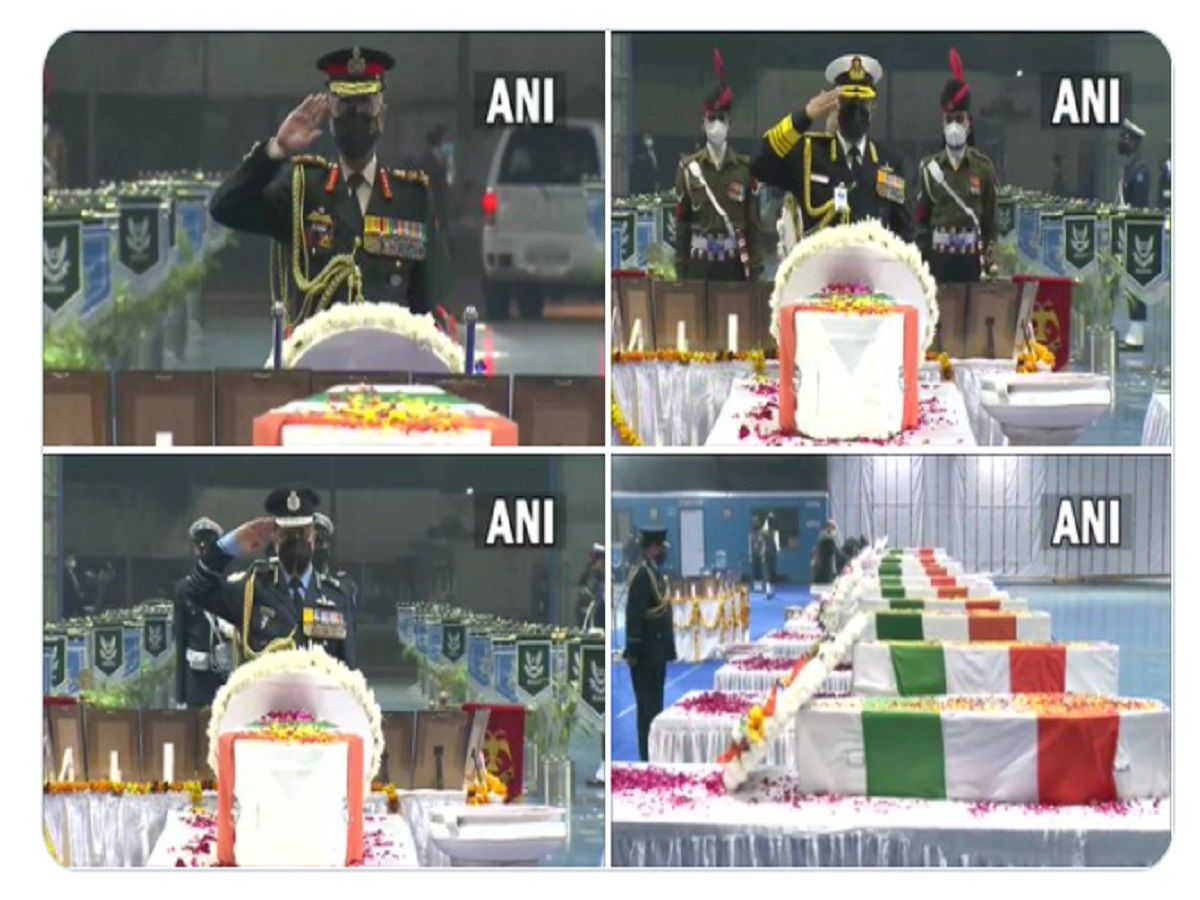 Gen Bipin Rawat Chopper Crash: नम आंखों से वीर सपूतों को दी गई श्रद्धांजलि, पूरा देश है गमगीन